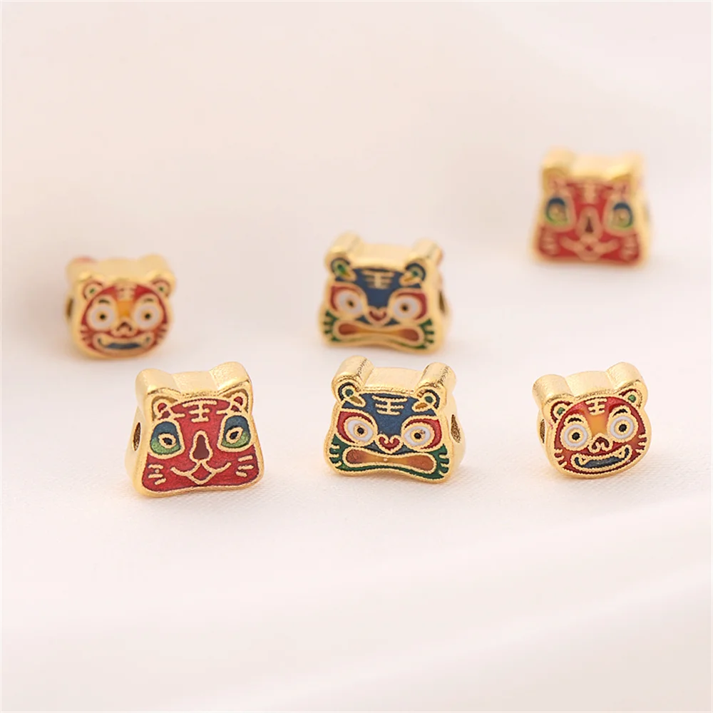 Dripping oil sand gold zodiac Chinese New Year family of three tiger head spacer beads handmade diy string transfer beads
Dripping oil sand gold zodiac Chinese New Year family of three tiger head spacer beads handmade diy string transfer beads