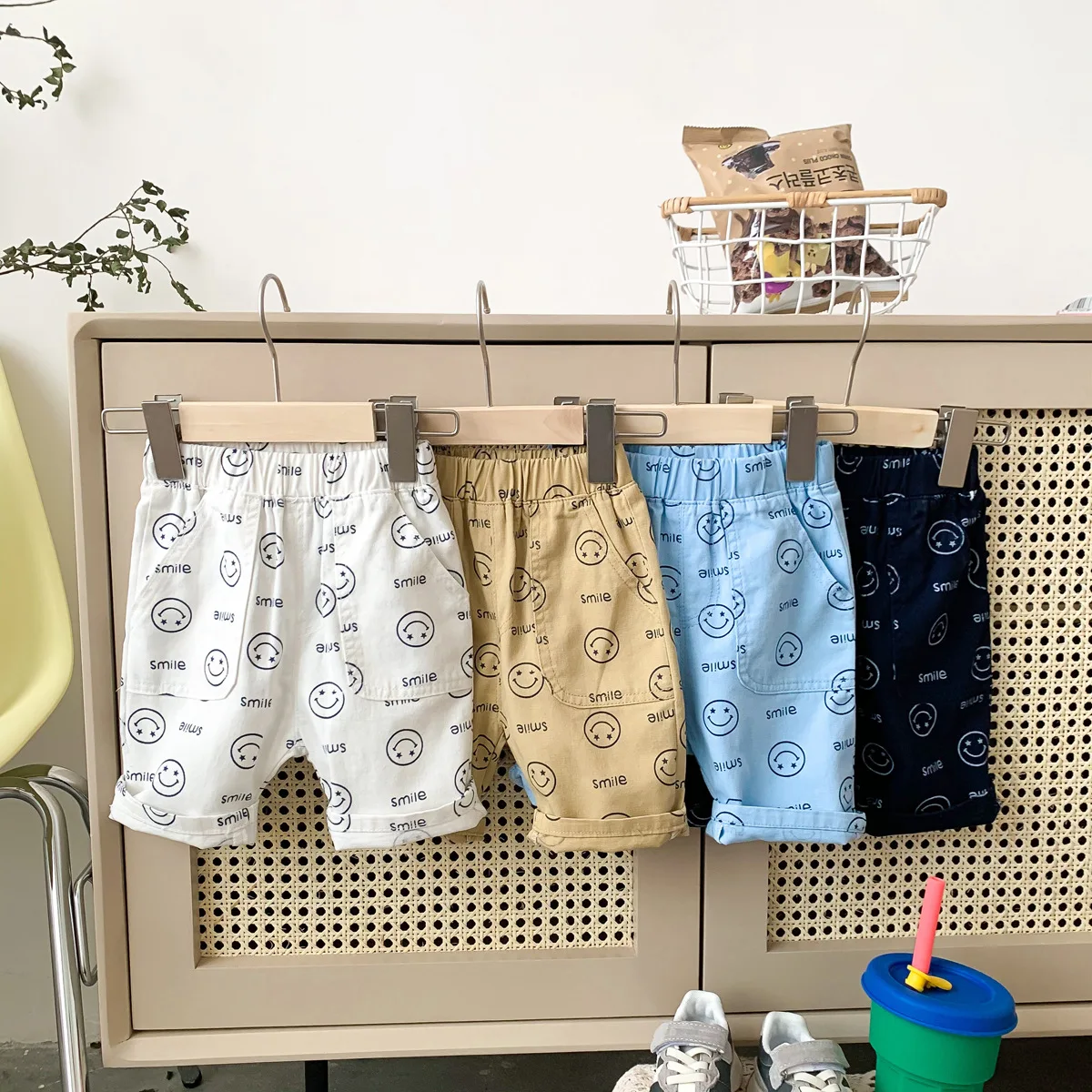 Новинка 2022 года; Летние модные повседневные ковбойские шорты для маленьких мальчиков; Милая детская одежда со смайликом; Детские дышащие шт...
Новинка 2022 года; Летние модные повседневные ковбойские шорты для маленьких мальчиков; Милая детская одежда со смайликом; Детские дышащие шт...