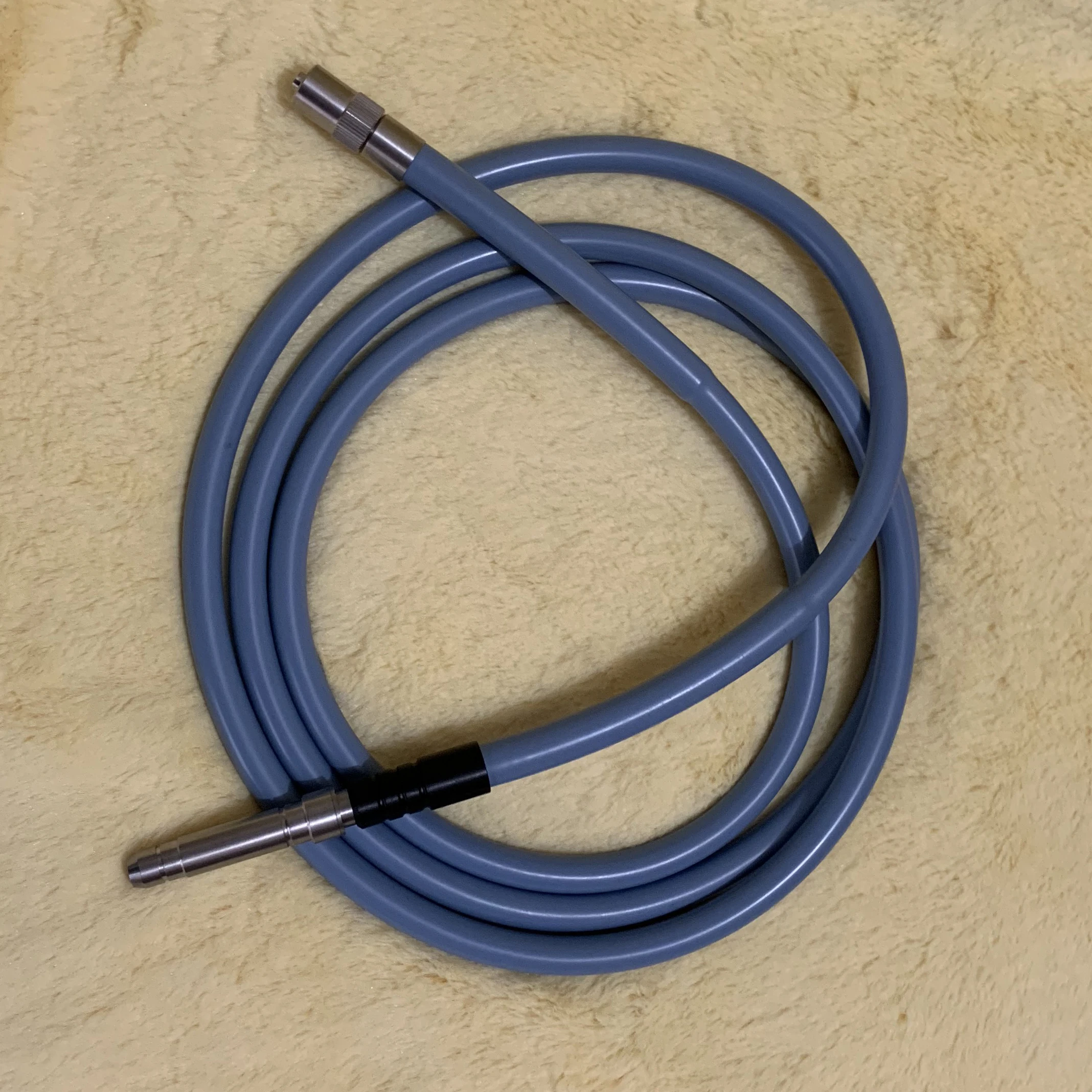 STORZ cold light source guide beam spot Stos guide beam fiber 2 meters 2.5 meters 3 meters can be turned to WOIF 
STORZ cold light source guide beam spot Stos guide beam fiber 2 meters 2.5 meters 3 meters can be turned to WOIF