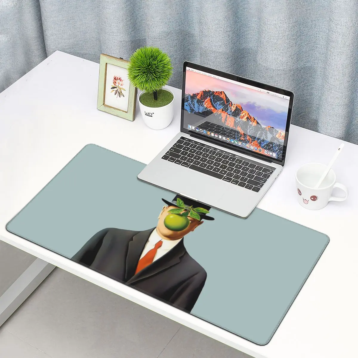 Rene Magritte The Son Of Man 1964 Gaming Mouse Pad Office Desk Mat Big Rubber Mousepad for Computer
Rene Magritte The Son Of Man 1964 Gaming Mouse Pad Office Desk Mat Big Rubber Mousepad for Computer