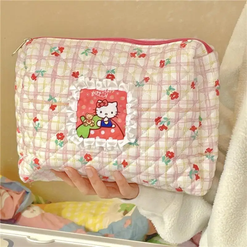 Kawaii Sanrio Hello Kitty Makeup Bag Cute Cartoon Portable Travel Storage Bag Large Capacity Washing Bag Student Girl Gift Toy 
Kawaii Sanrio Hello Kitty Makeup Bag Cute Cartoon Portable Travel Storage Bag Large Capacity Washing Bag Student Girl Gift Toy