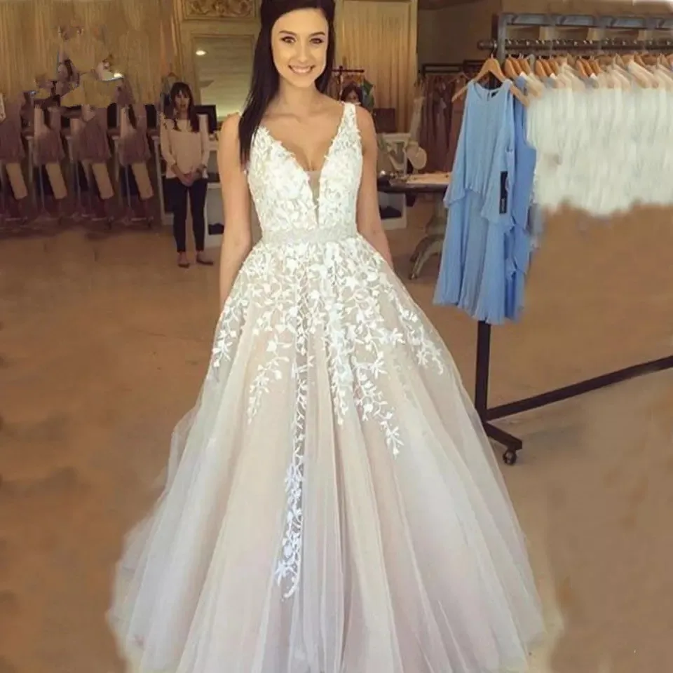 V Neck Wedding Dresses 2021 Light Champagne Floor Length Applique Open Back A Line Backless Bridal Gowns Vestido De Noiva
V Neck Wedding Dresses 2021 Light Champagne Floor Length Applique Open Back A Line Backless Bridal Gowns Vestido De Noiva
