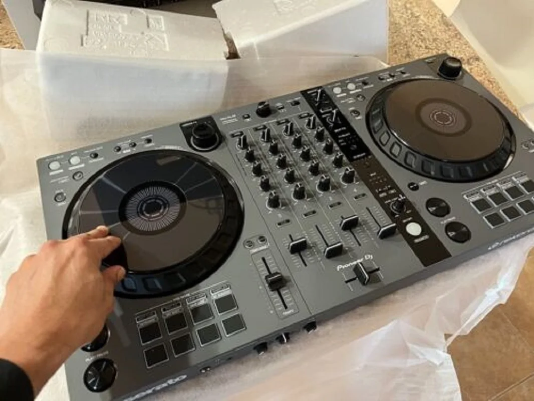 NEW PROMO Pioneer DJ DDJ-FLX6 4-deck Rekordbox and Serato DJ Controller
NEW PROMO Pioneer DJ DDJ-FLX6 4-deck Rekordbox and Serato DJ Controller