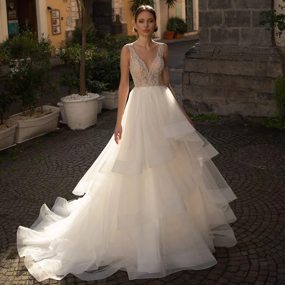 Luxury Wedding Dress 2022 A Line V Neck Sleeveless Beaded Modern Bridal Gowns Sweep Train Buttons Ruffle Illusion Wedding Gown
Luxury Wedding Dress 2022 A Line V Neck Sleeveless Beaded Modern Bridal Gowns Sweep Train Buttons Ruffle Illusion Wedding Gown