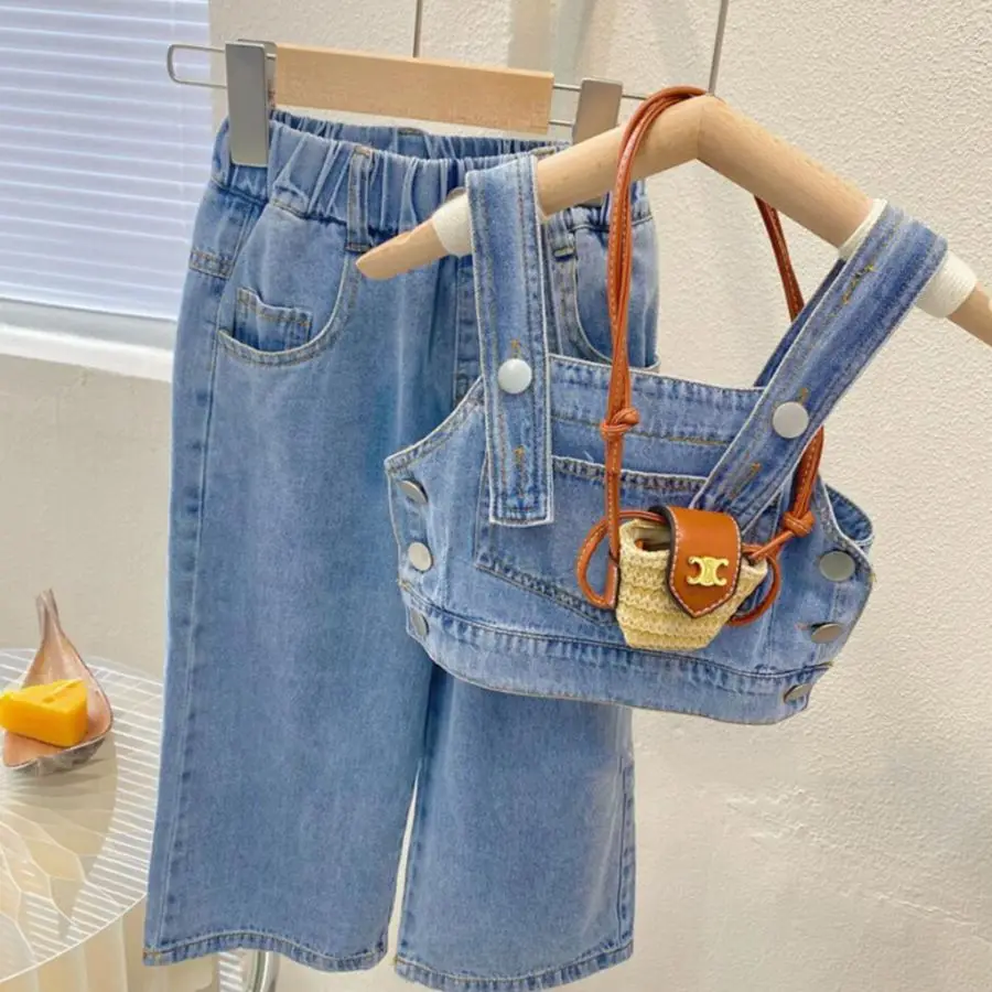 Детский летний Модный повседневный костюм для девочек, новинка 2022, детский Топ без бретелек с бахромой и коротким рукавом и шорты телесного ...
Детский летний Модный повседневный костюм для девочек, новинка 2022, детский Топ без бретелек с бахромой и коротким рукавом и шорты телесного ...