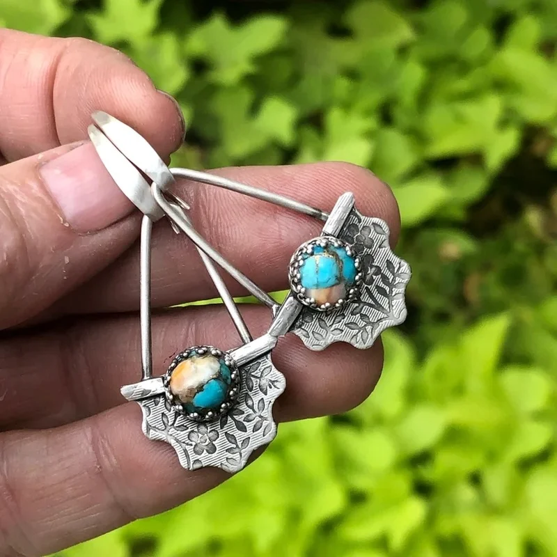 Vintage Hand Carved Flower Earrings Boho Turquoise Earrings Silver Color Metal Geometry Hollow Wedding Dangle Earrings Jewelry
Vintage Hand Carved Flower Earrings Boho Turquoise Earrings Silver Color Metal Geometry Hollow Wedding Dangle Earrings Jewelry