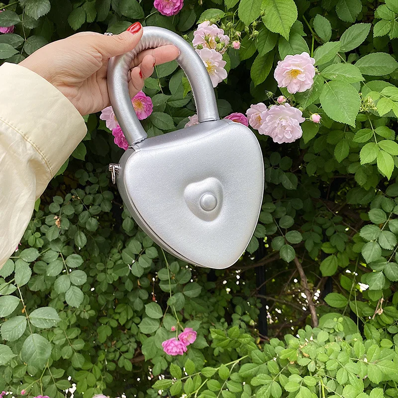 HAEX Fashion Party Women's Bag 2022 Trend Latest Design Candy Color Mini Heart Shaped Flap Ladies Banquet Lipstick Handbags
HAEX Fashion Party Women's Bag 2022 Trend Latest Design Candy Color Mini Heart Shaped Flap Ladies Banquet Lipstick Handbags
