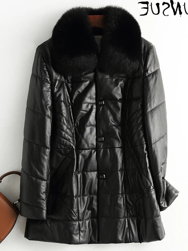 Женская зимняя куртка из натуральной овечьей кожи с воротником из лисьего меха
Женская зимняя куртка из натуральной овечьей кожи с воротником из лисьего меха