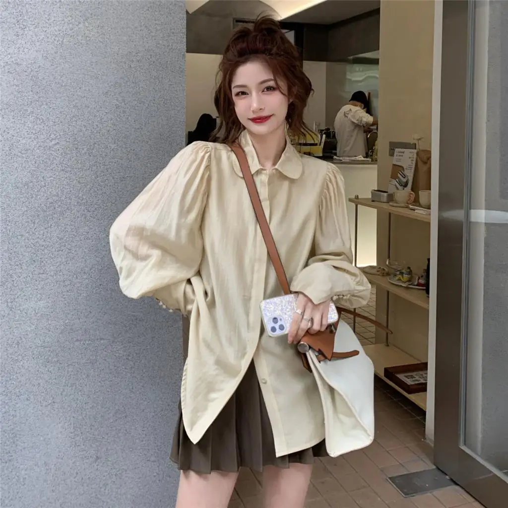 2022Long-sleeved sunscreen shirt women's summer thin design niche chic top coat button solid color short top lace
2022Long-sleeved sunscreen shirt women's summer thin design niche chic top coat button solid color short top lace