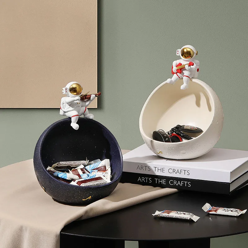 Creative astronaut fruit plate decoration porch key storage box Nordic home living room desktop decoration candy snack tray
Creative astronaut fruit plate decoration porch key storage box Nordic home living room desktop decoration candy snack tray