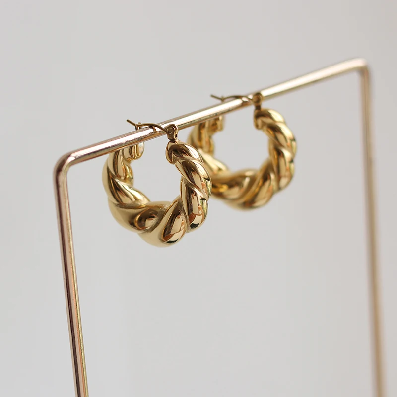 New Models 18K Gold Plated Stainless Steel C Shaped Chunky Thick Solid Gold Croissant Hoop Earrings For Women
New Models 18K Gold Plated Stainless Steel C Shaped Chunky Thick Solid Gold Croissant Hoop Earrings For Women