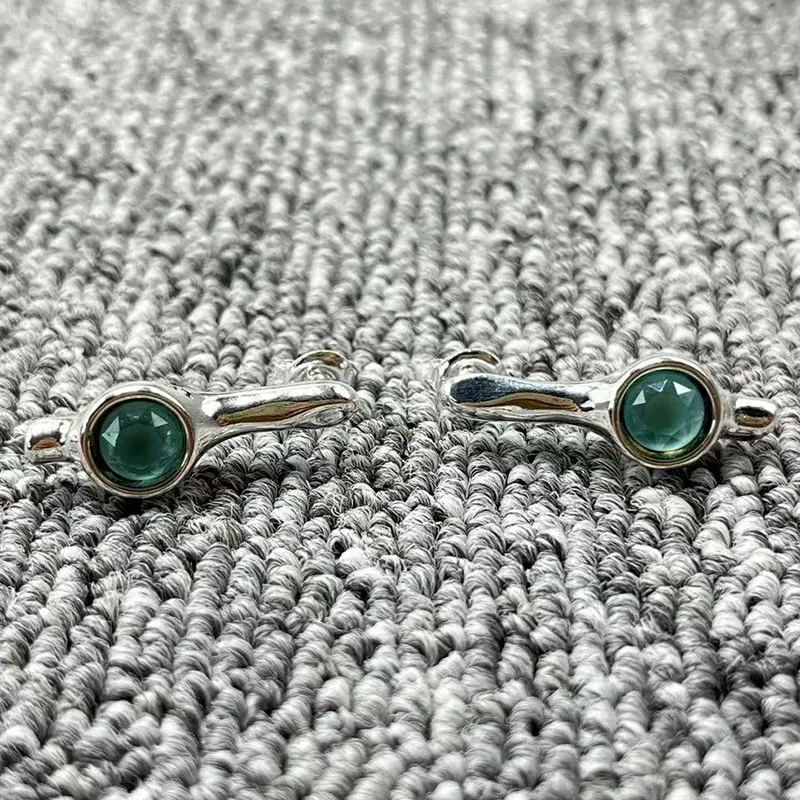 2022 new UNOde50 exquisite fashion electroplating 925 silver simple small earrings holiday jewelry gifts
2022 new UNOde50 exquisite fashion electroplating 925 silver simple small earrings holiday jewelry gifts
