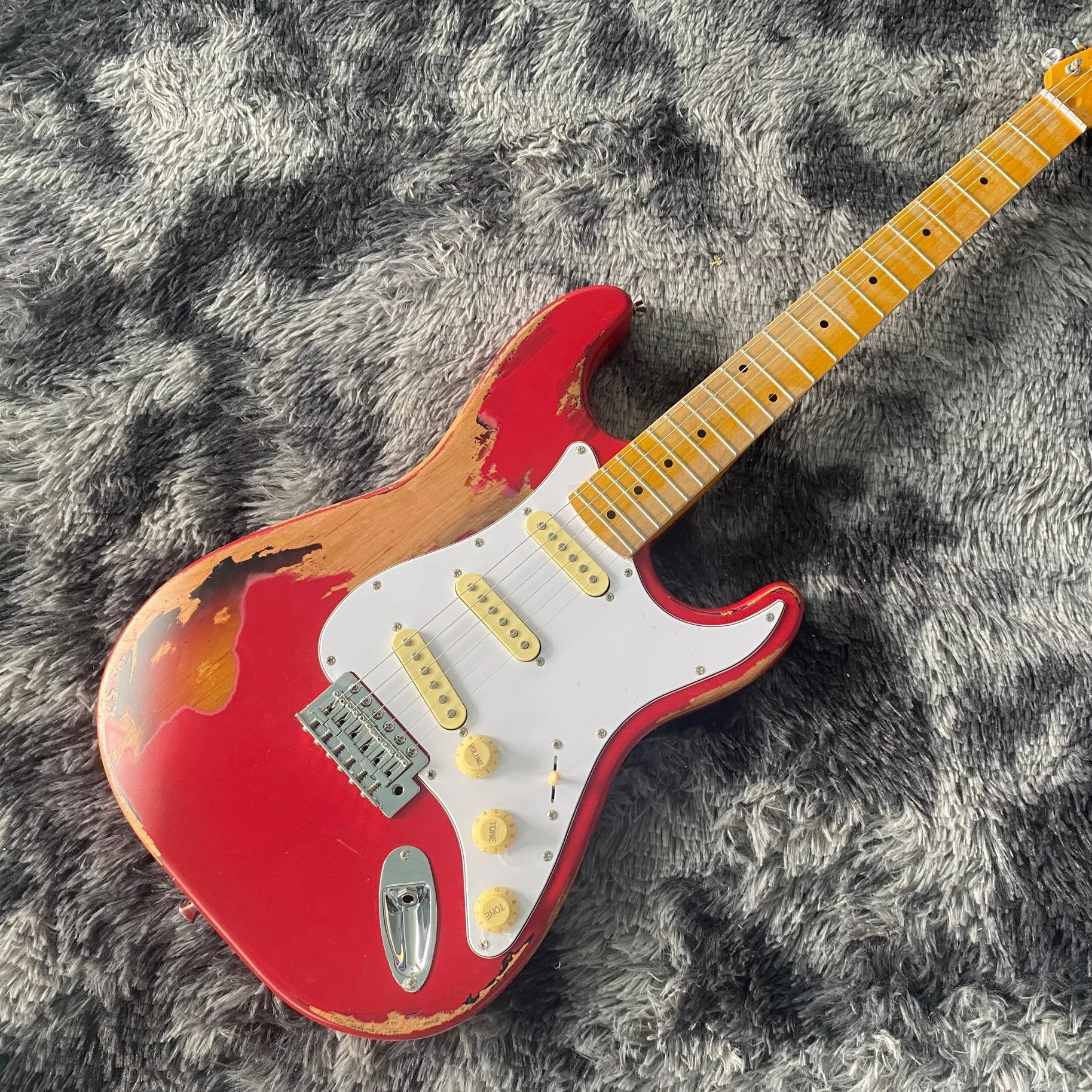 Custom Shop Handmade Michael Landau Signature 1963 Heavy Relic ST Electric Guitar Fiesta Red over 3-Tone Sunburst
Custom Shop Handmade Michael Landau Signature 1963 Heavy Relic ST Electric Guitar Fiesta Red over 3-Tone Sunburst