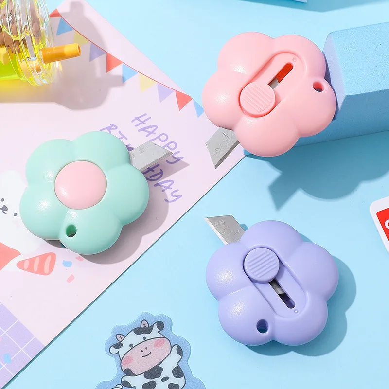 New Cute Flower Mini Small Pocket Craft Wrapping Box Paper Envelope Cutter Utility Knife Letter Opener Student Art Supplies
New Cute Flower Mini Small Pocket Craft Wrapping Box Paper Envelope Cutter Utility Knife Letter Opener Student Art Supplies