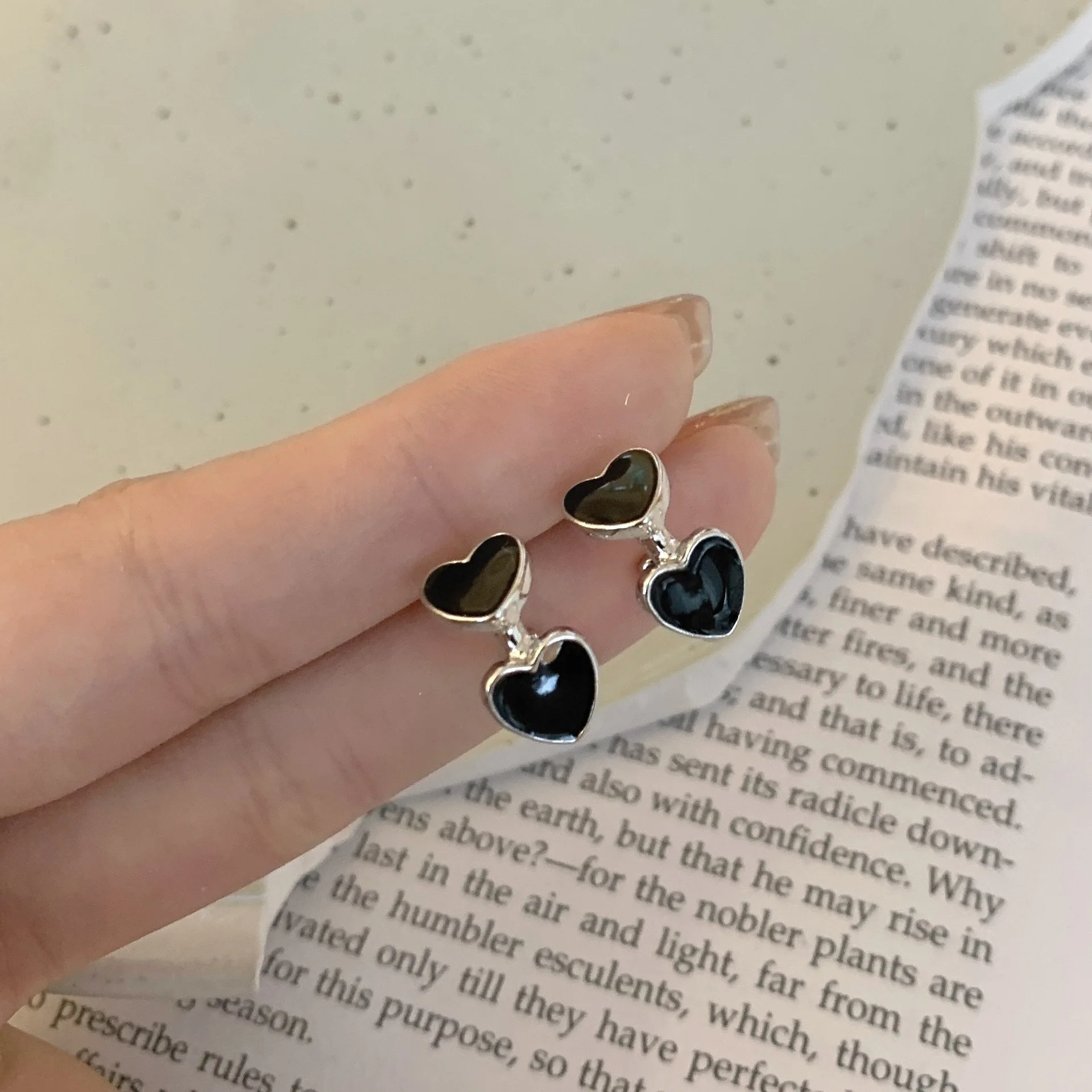 Черные серьги-клипсы в форме сердца без отверстий, клипсы для ушей, крутые Модные клипсы, серьги без пирсинга, минималистичные серьги CEaF148 
Черные серьги-клипсы в форме сердца без отверстий, клипсы для ушей, крутые Модные клипсы, серьги без пирсинга, минималистичные серьги CEaF148