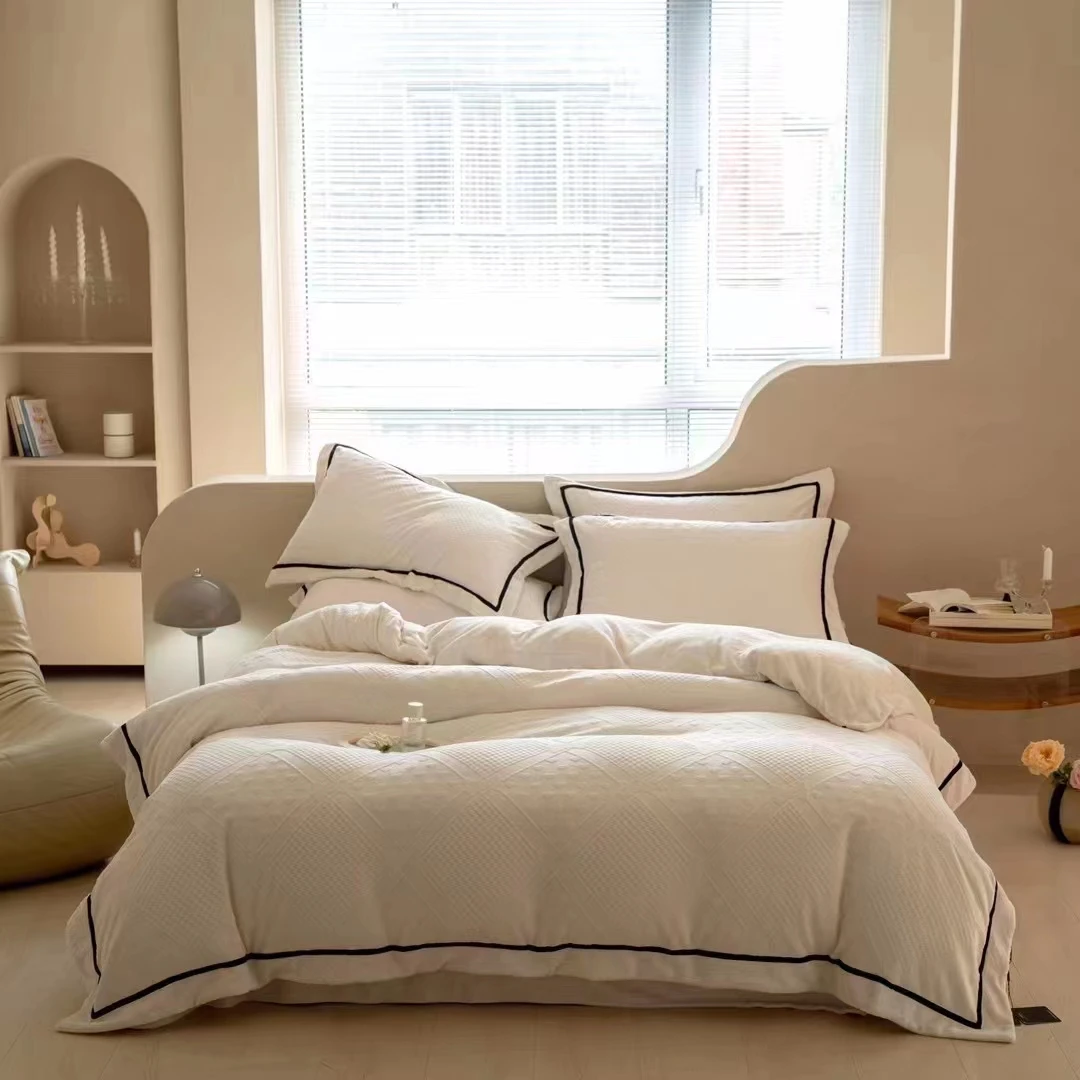 High gram heavy milk velvet baby velvet light luxury embroidery Bedding Sets Queen King Duvet Cover Bed/Flat Fitted Sheet
High gram heavy milk velvet baby velvet light luxury embroidery Bedding Sets Queen King Duvet Cover Bed/Flat Fitted Sheet