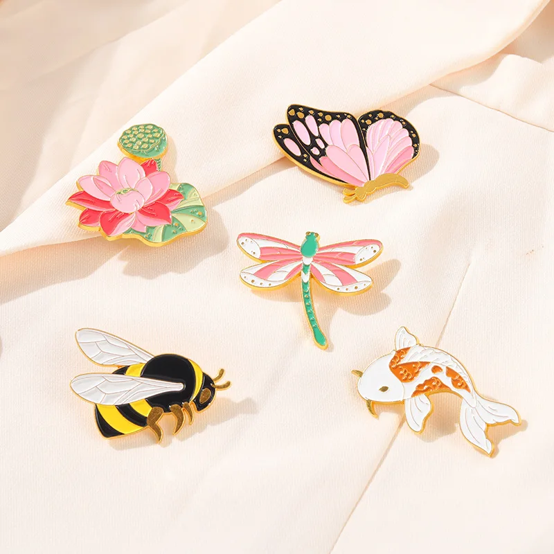 

Exquisite Insect Metallic Enamel Brooch Sweet And Romantic Cute Koi Pink Lotus Dragonfly Bee Butterfly Women Badge Pin Jewelry