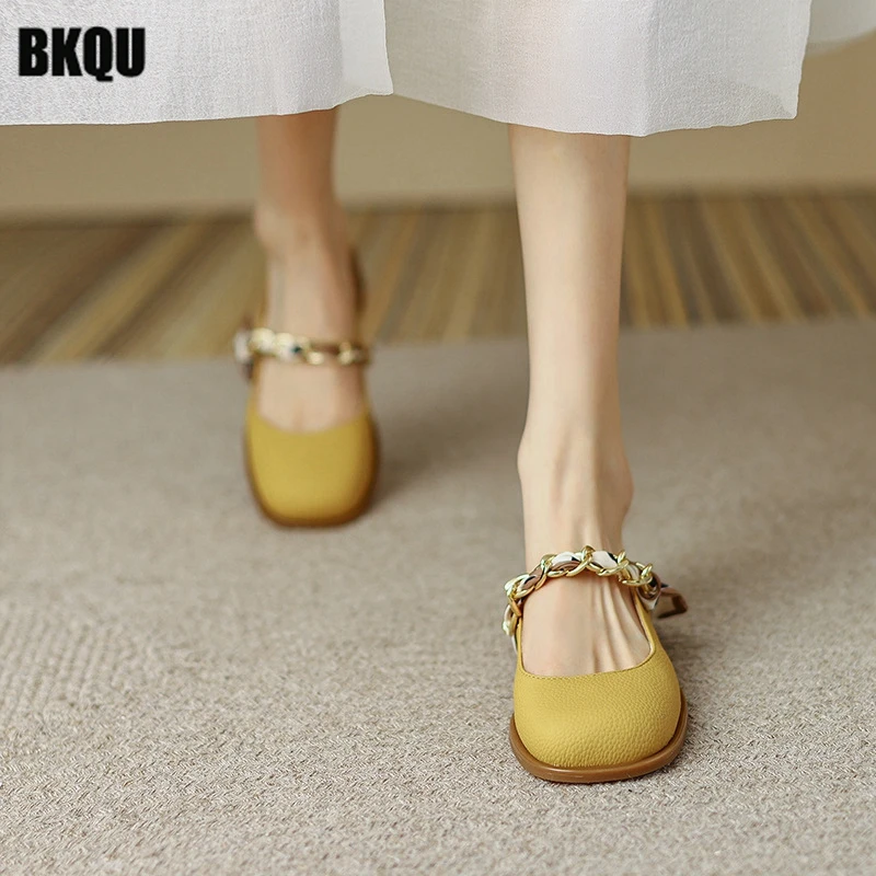 2022 New Summer Women Chain Riband Mules Fashion Ladies Solid Low Heels Slipeprs Slides Female Outside Retro Shoes Elegant
2022 New Summer Women Chain Riband Mules Fashion Ladies Solid Low Heels Slipeprs Slides Female Outside Retro Shoes Elegant