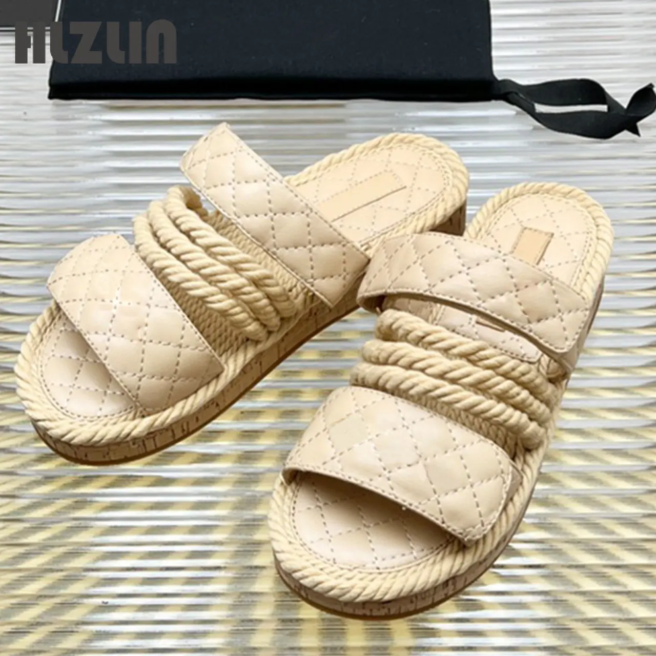 High-end light luxury sheepskin slippers Summer straw Rope Slippers Leggings lambskin beach sandals shoes for women
High-end light luxury sheepskin slippers Summer straw Rope Slippers Leggings lambskin beach sandals shoes for women