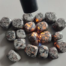 Natural Bright Beautiful Yooperlites Flamestone UV Glowing Polishing Rolling Stone Fire Stone Fluorescent Sodalite Decoration