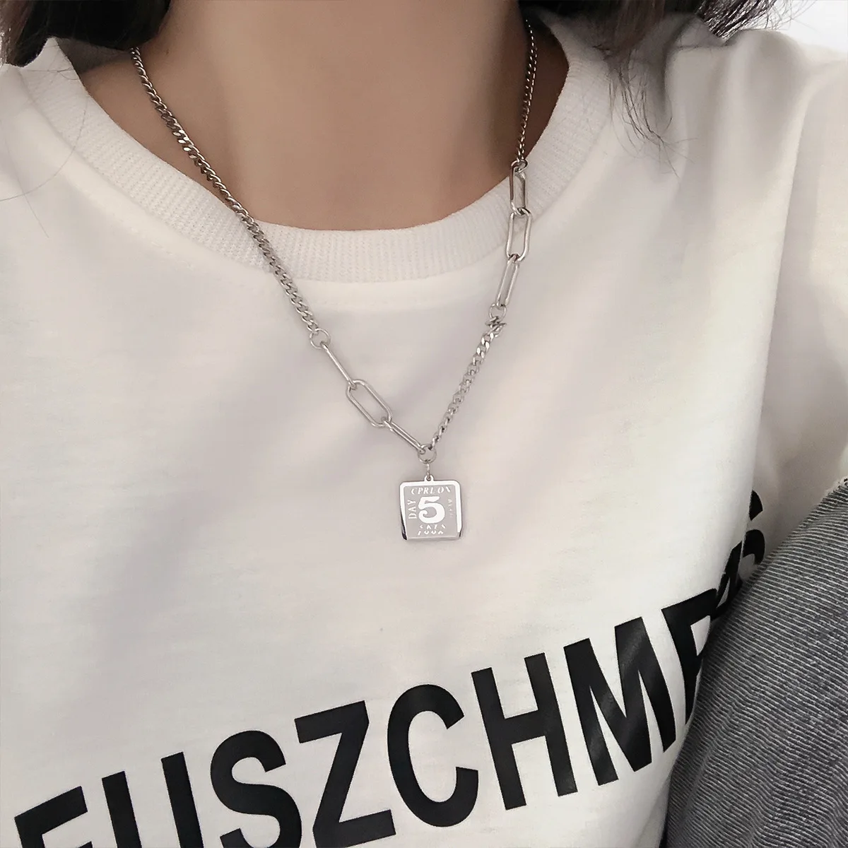 Hip Hop Rock Playing Card Poker Pendant Good Luck 5 Digital Necklace Stainless Steel Silver Necklace Choker Fashion Jewelry Gift
Hip Hop Rock Playing Card Poker Pendant Good Luck 5 Digital Necklace Stainless Steel Silver Necklace Choker Fashion Jewelry Gift
