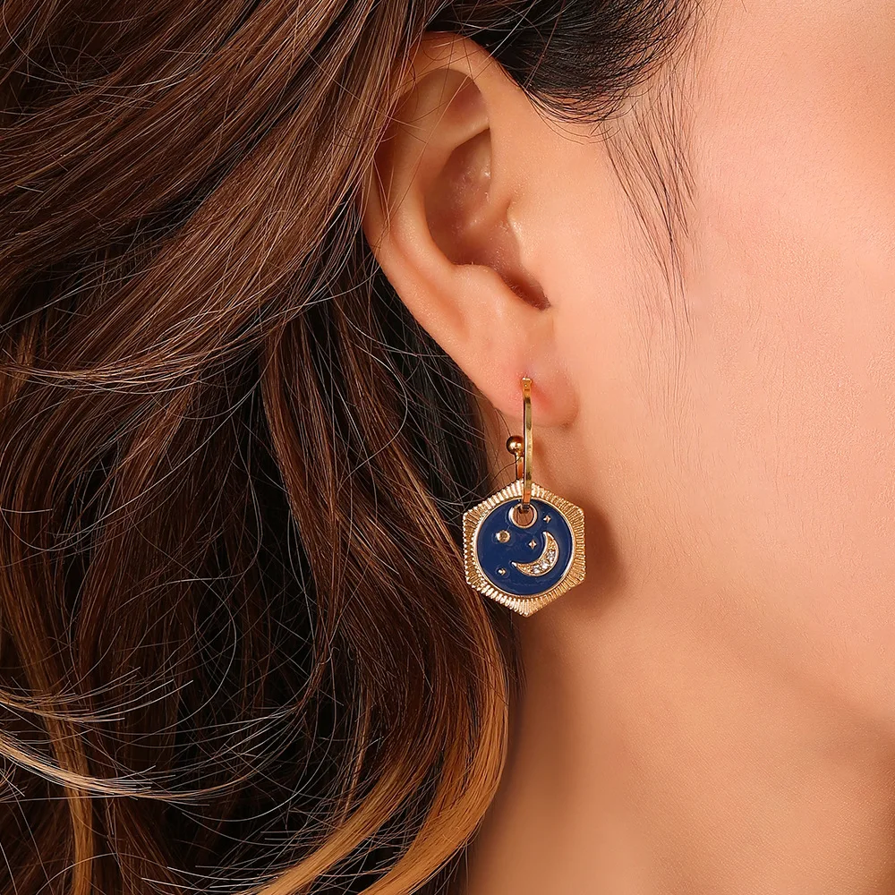 Fashion Luxury Inlaid Rhinestone Sun Moon Earrings Vintage Geometric Hexagonal Dangle Earrings For Women Jewelry
Fashion Luxury Inlaid Rhinestone Sun Moon Earrings Vintage Geometric Hexagonal Dangle Earrings For Women Jewelry