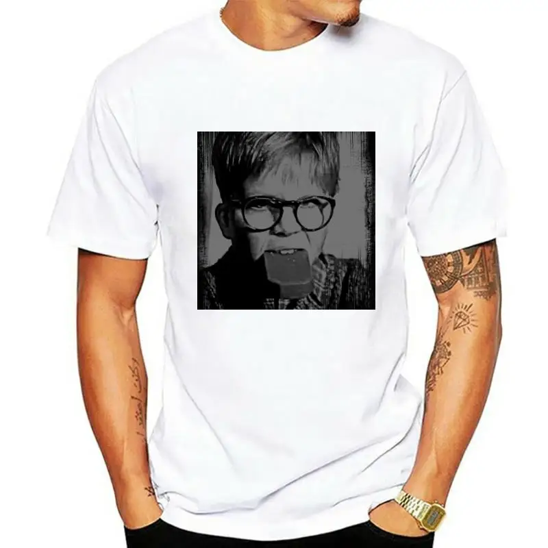 Черная футболка с надписью a christmas story ralphie в стиле 80-х
Черная футболка с надписью a christmas story ralphie в стиле 80-х