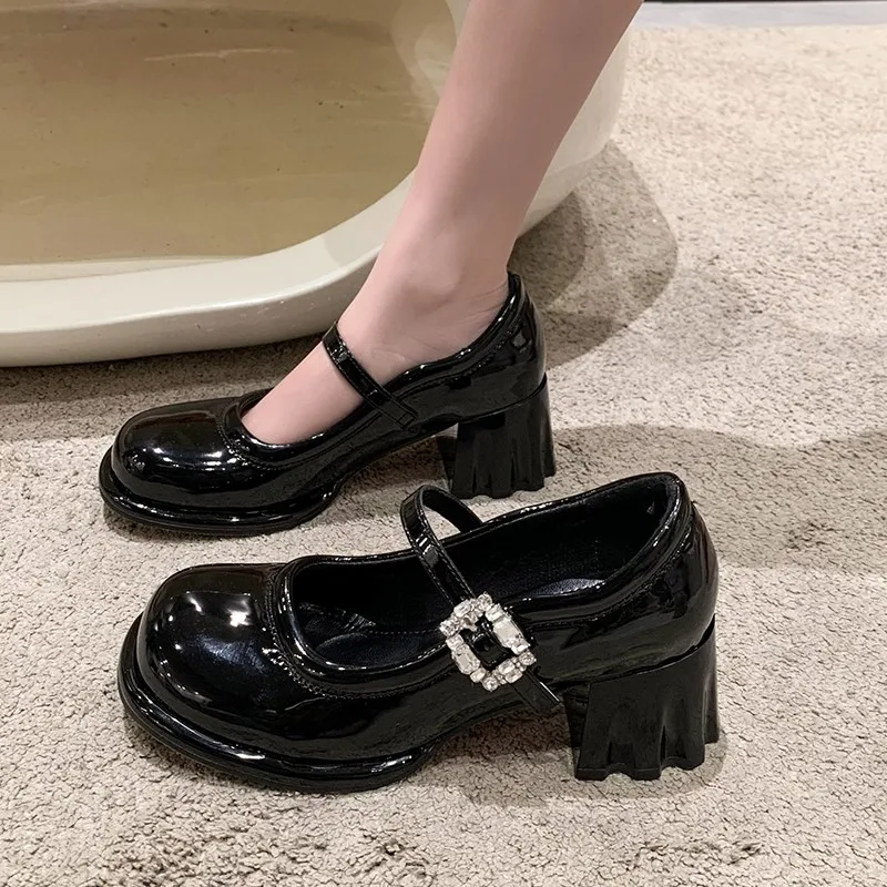 White Fashion Shallow Mouth High-heeled Women Pumps New French Retro Thick Heel Small Leather Shoe All-match Mary Jane Shoes New
White Fashion Shallow Mouth High-heeled Women Pumps New French Retro Thick Heel Small Leather Shoe All-match Mary Jane Shoes New