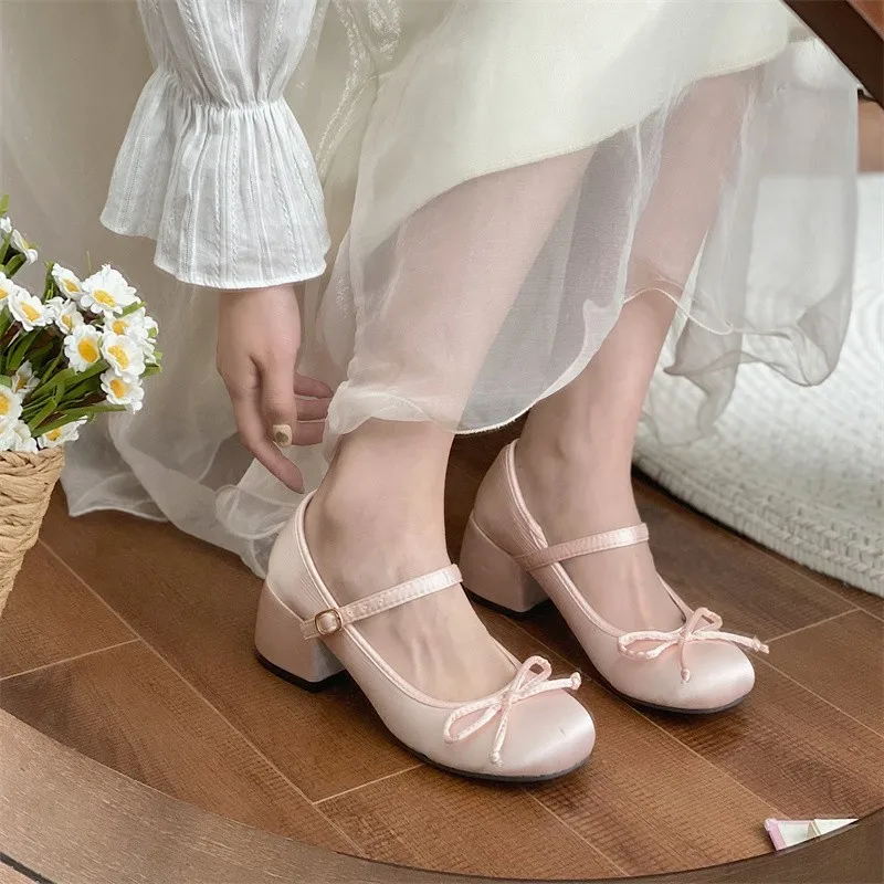 2023 High Quality Women's Shoes Closed Toe Women's High Heels New Style High Heels Butterfly-knot Square Heel Shoes Female
2023 High Quality Women's Shoes Closed Toe Women's High Heels New Style High Heels Butterfly-knot Square Heel Shoes Female