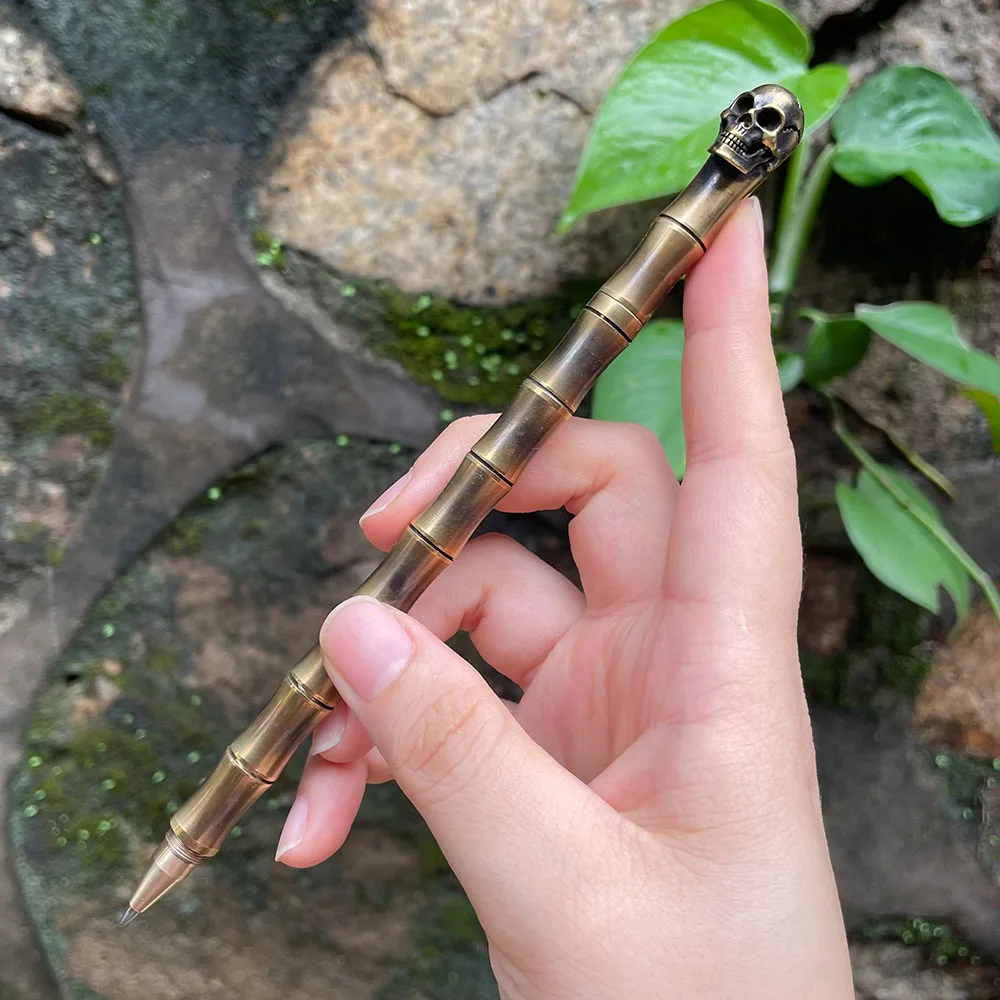 Ручка с черепом и гелевыми чернилами ручная работа винтажная ручка из бамбука дизайн инструменты для письма на открытом воздухе подарок для мужчин отца деловые канцелярские принадлежности
Ручка с черепом и гелевыми чернилами ручная работа винтажная ручка из бамбука дизайн инструменты для письма на открытом воздухе подарок для мужчин отца деловые канцелярские принадлежности