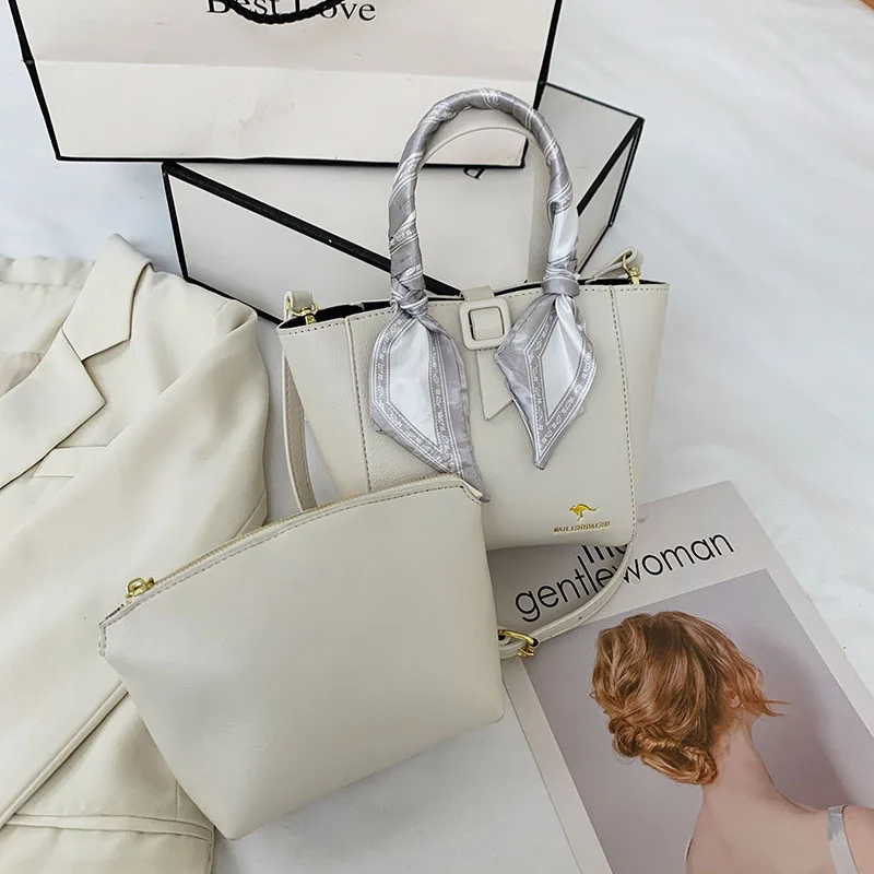 2022 New Brand Mini Handbag Soft Leather Shoulder Bags for Women Luxury Ladies Crossbody Bag Female Messenger High Quality Sac
2022 New Brand Mini Handbag Soft Leather Shoulder Bags for Women Luxury Ladies Crossbody Bag Female Messenger High Quality Sac