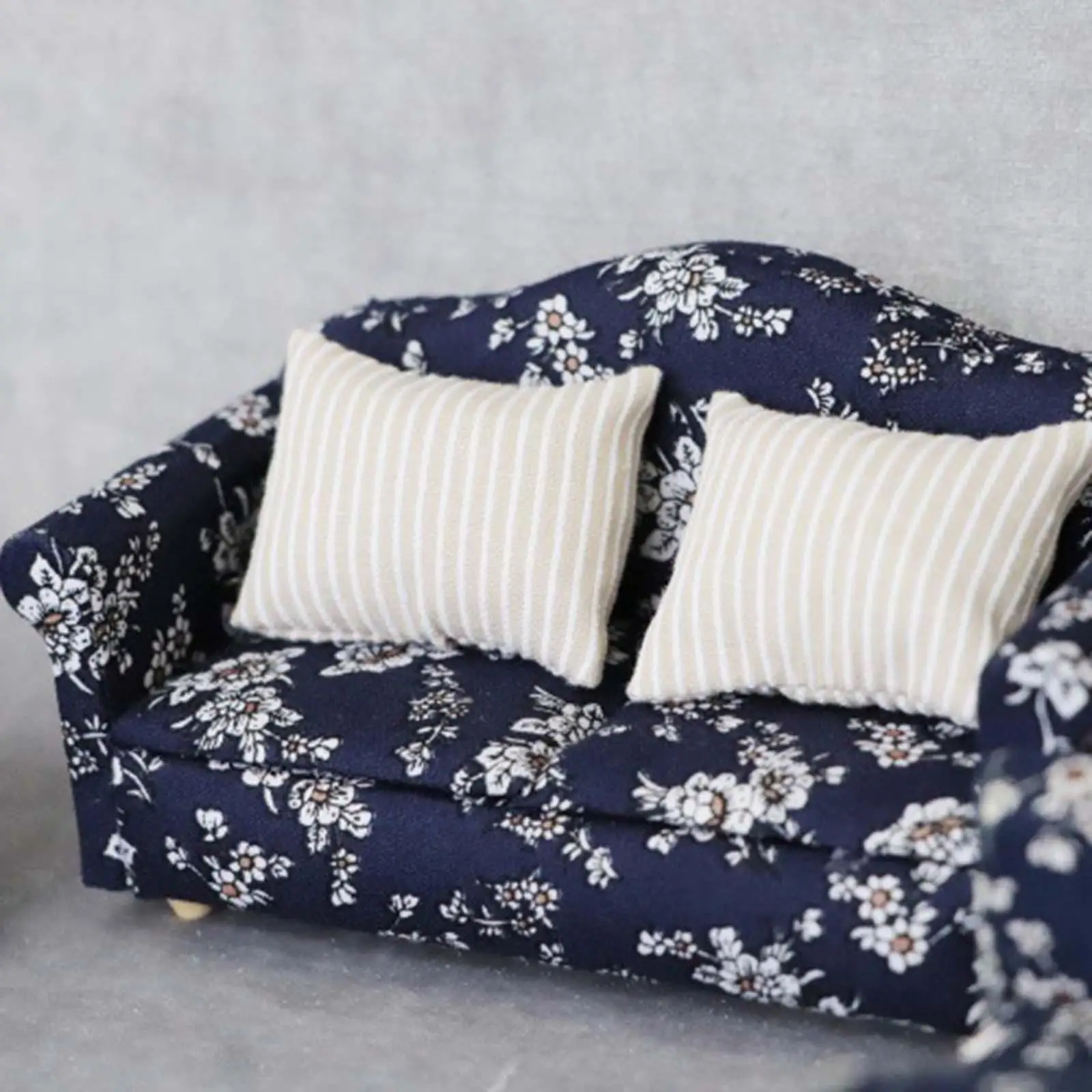 1/12 Miniature Wooden Sofa Miniature Dollhouse Accessories Decoration Dollhouse Furniture Miniature Couch for Living Room Decor
1/12 Miniature Wooden Sofa Miniature Dollhouse Accessories Decoration Dollhouse Furniture Miniature Couch for Living Room Decor