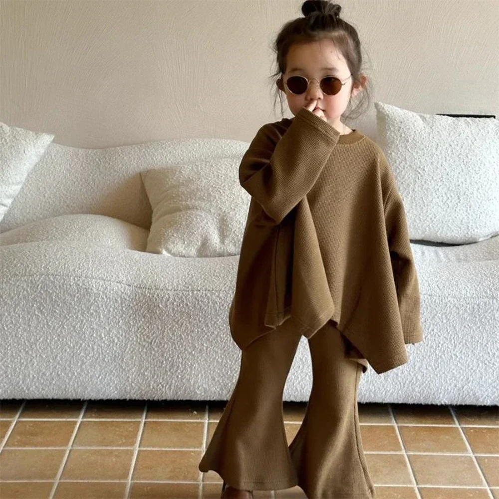 Bear Leader Children's Set 2023 Autumn New Girls' Solid Loose Round Neck Cape Top Flare Pants 2 Piece Set Children's Fashion Set
Bear Leader Children's Set 2023 Autumn New Girls' Solid Loose Round Neck Cape Top Flare Pants 2 Piece Set Children's Fashion Set