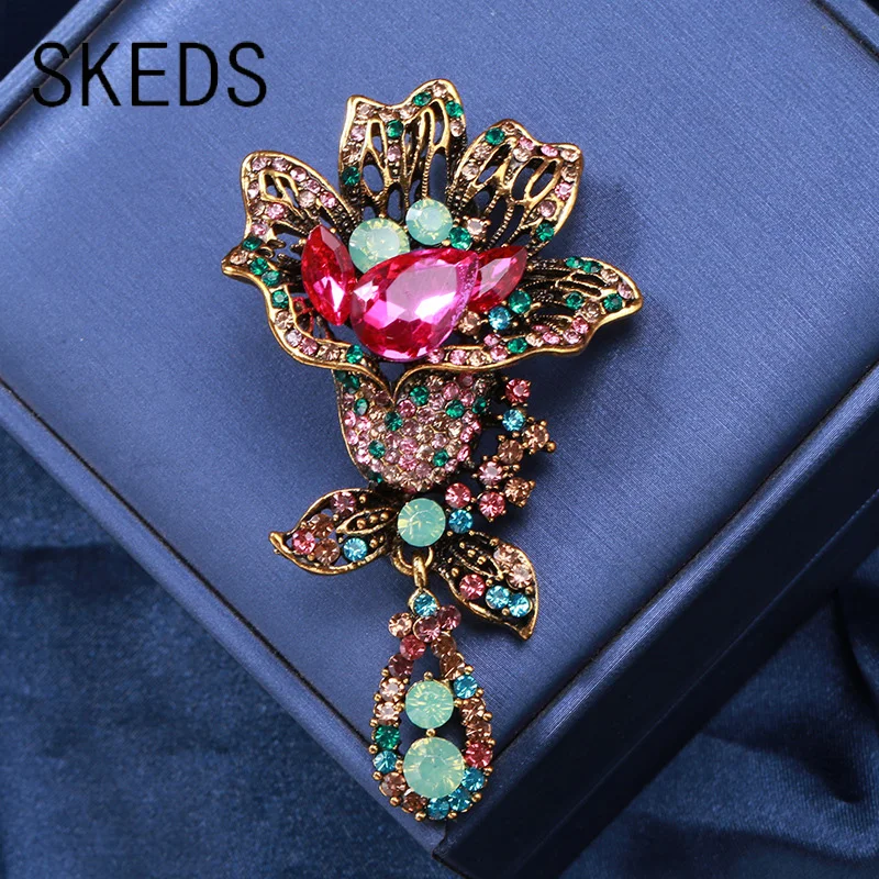 

SKEDS Luxury Crystal Flower Pendant Brooch For Women Lady Fashion Big Rhinestone Decoration Exaggerated Badges Banquet Party Pin