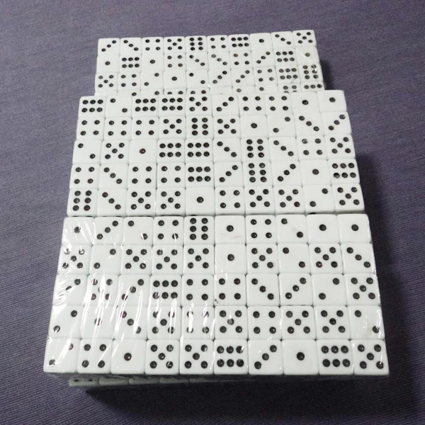 Durable 16mm White & Black Acrylic Dice Cube Beads - 100 pcs/set 
Durable 16mm White & Black Acrylic Dice Cube Beads - 100 pcs/set