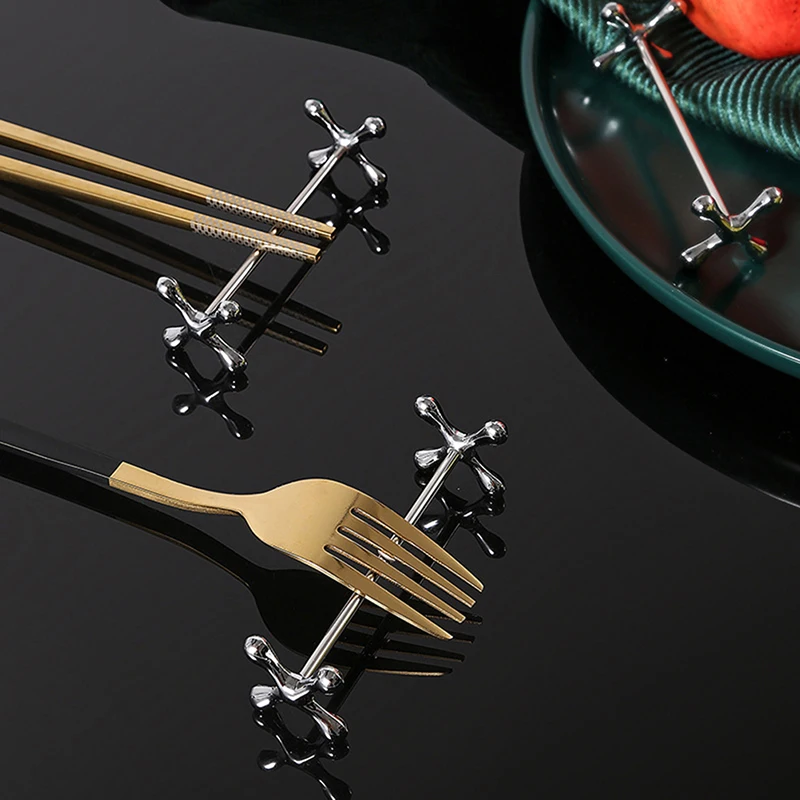 

1PC Chopstick Holder Metal Plum Shape Chopstick Pillow Stainless Steel Chopsticks Rack Spoon Stand Knife Fork Storage Art Craft