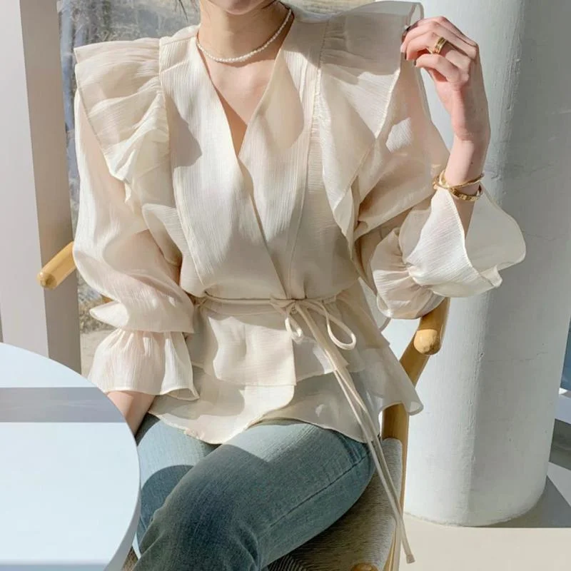 Gentle Style Lady Tops Fashion V-neck Tie Waist Double-layer Ruffled Shirts Flared Sleeve Sunscreen Shirt Fashion Women Blouse
Gentle Style Lady Tops Fashion V-neck Tie Waist Double-layer Ruffled Shirts Flared Sleeve Sunscreen Shirt Fashion Women Blouse