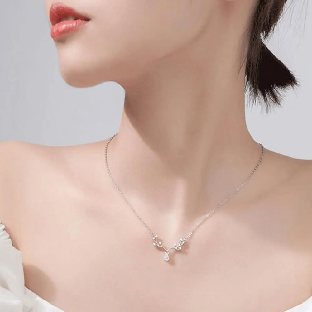 

Stylish Shiny Anti-fade Women Fashion Christmas Elk Antler Clavicle Chain New Year Gift Chain Necklace Jewelry Accessory