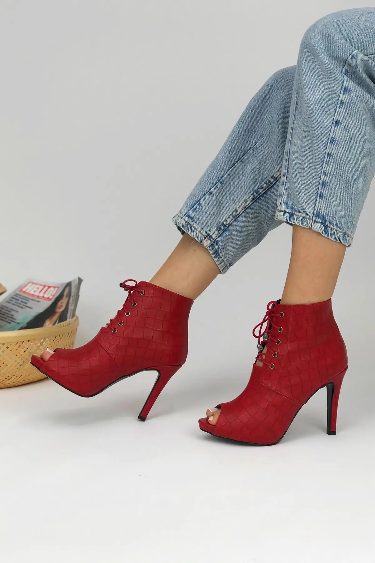 Women's Fashion Handmade Special Crocodile High Heels Female Evening Dress Shoes
Women's Fashion Handmade Special Crocodile High Heels Female Evening Dress Shoes