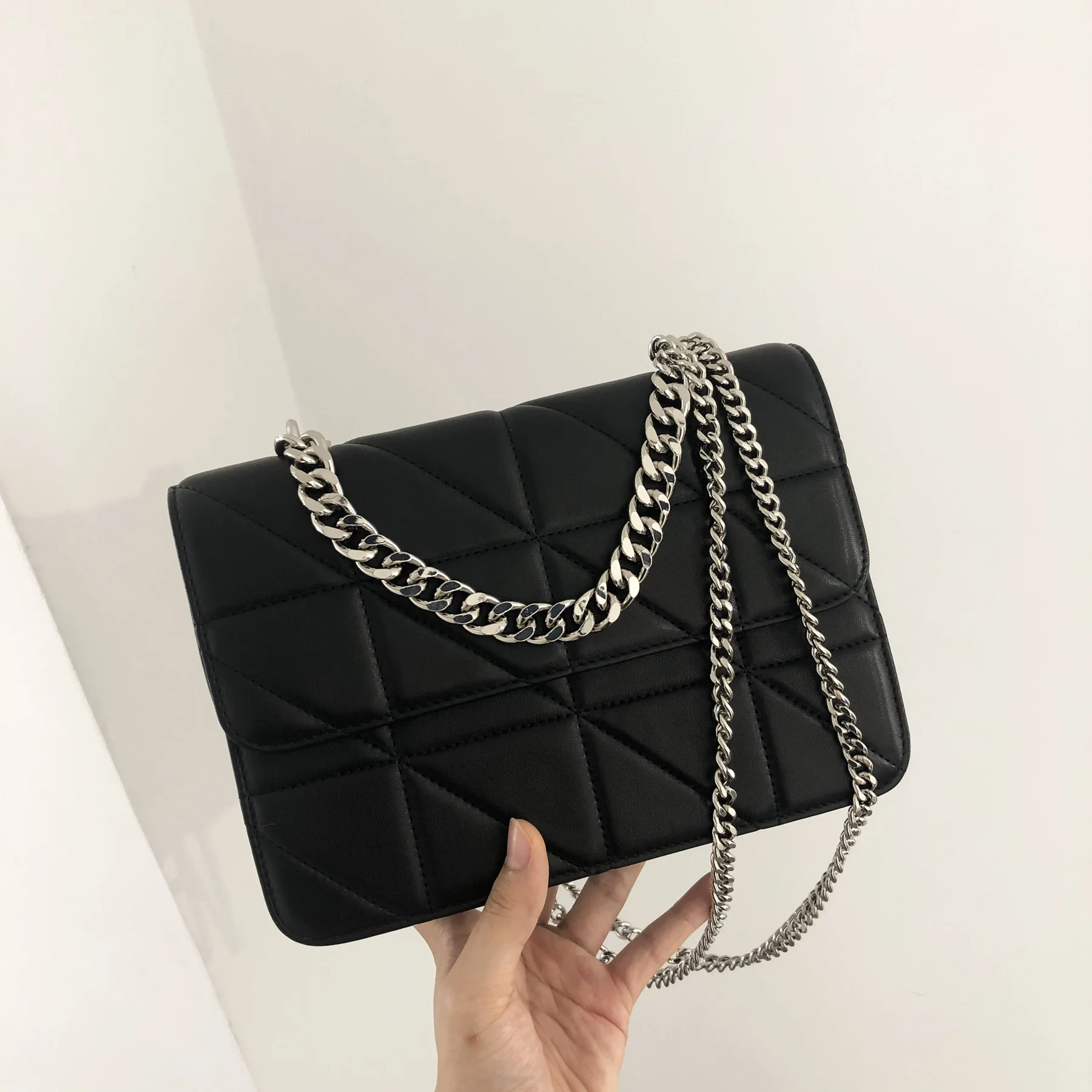 high quality luxury brand Brand Small Design Temperament Women's PU Soft Leather One Shoulder Chain Premium Versatile Underarm B
high quality luxury brand Brand Small Design Temperament Women's PU Soft Leather One Shoulder Chain Premium Versatile Underarm B
