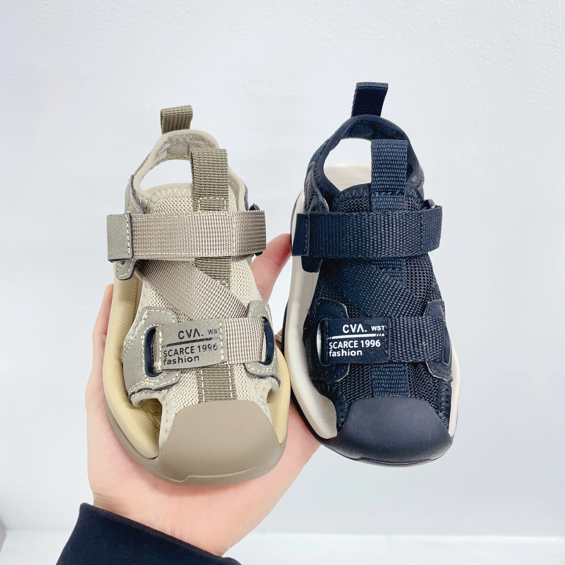 صنادلChildren High Quality Sandals Summer New Fashion Boy Shoe Anti Kick Light Soft Sole Casual Shoe Trend Beach Shoe босоніжки
صنادلChildren High Quality Sandals Summer New Fashion Boy Shoe Anti Kick Light Soft Sole Casual Shoe Trend Beach Shoe босоніжки