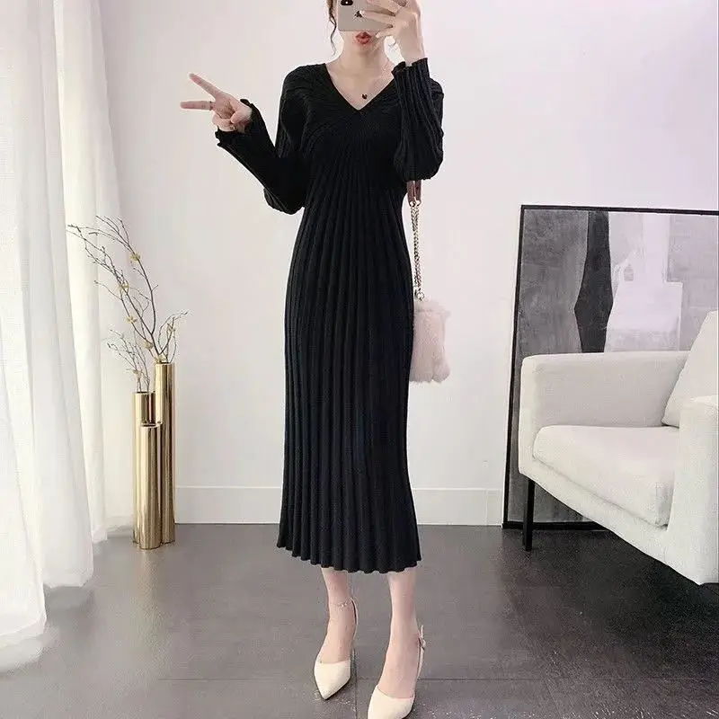 Women Knitted Long Dress Autumn Elegant Pleated A-line Midi Dresses Female V-neck Casual Ladies Ribbed Maxi Robe G859
Women Knitted Long Dress Autumn Elegant Pleated A-line Midi Dresses Female V-neck Casual Ladies Ribbed Maxi Robe G859