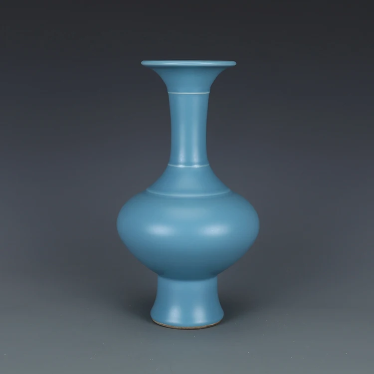 Hand-made ornaments of antique porcelain vase the Qing Yongzheng year mark Sky Blue vases
Hand-made ornaments of antique porcelain vase the Qing Yongzheng year mark Sky Blue vases