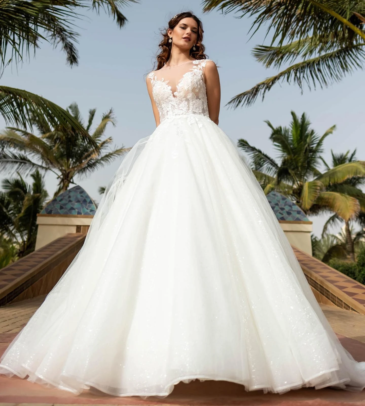 Sparkly A Line Beach Wedding Dresses Lace Appliued Beads Sheer Neck Tulle Bridal Gown Sexy See Thru Sweep Train Robe de Mariee
Sparkly A Line Beach Wedding Dresses Lace Appliued Beads Sheer Neck Tulle Bridal Gown Sexy See Thru Sweep Train Robe de Mariee
