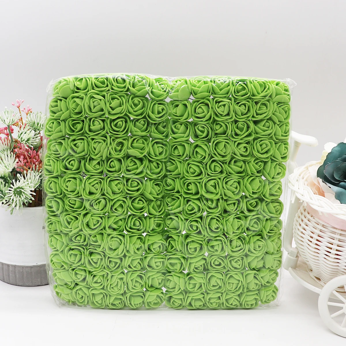 Искусственные розы, 144 шт., 2 см
Искусственные розы, 144 шт., 2 см