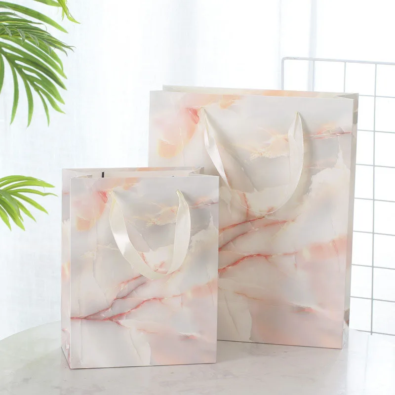 12pcs 3 Sizes Marble Pattern 210g White Cardboard Packaging Bag With Handles Festival Gift Bag High Quality Candy Shopping Bags
12pcs 3 Sizes Marble Pattern 210g White Cardboard Packaging Bag With Handles Festival Gift Bag High Quality Candy Shopping Bags