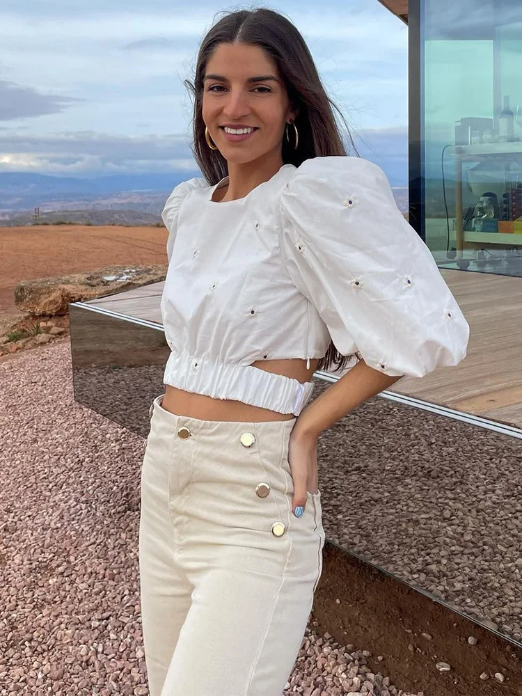 Summer Tops Women 2022 Elastic Waist Back Cut Out Sweet Floral Embroidery Blouse Round Neck Short Puff Sleeve White Crop Top 
Summer Tops Women 2022 Elastic Waist Back Cut Out Sweet Floral Embroidery Blouse Round Neck Short Puff Sleeve White Crop Top
