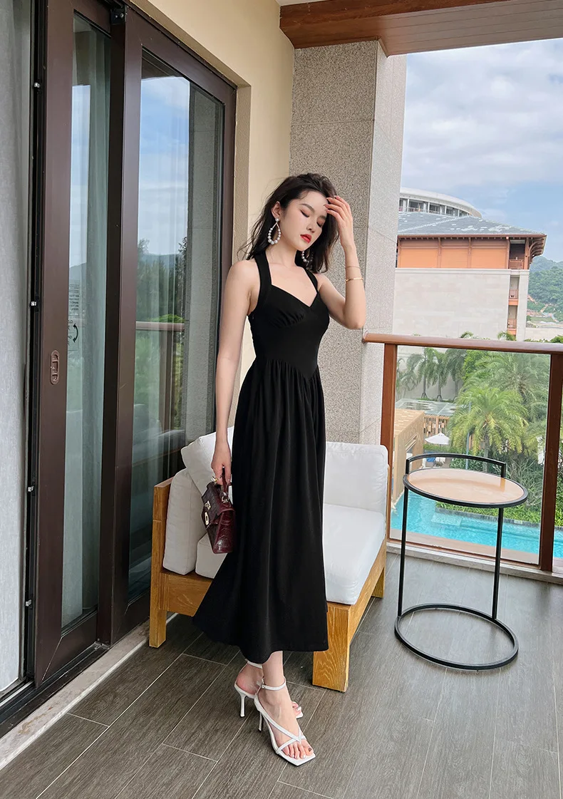 2022 summer new women's French sexy halter neck waist open back beach long dress suspenders strapless dress
2022 summer new women's French sexy halter neck waist open back beach long dress suspenders strapless dress