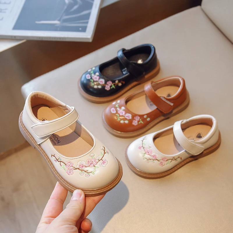 Toddlers Girls Leather Shoes Kids Mary Janes Embroidery Flowers Sweet Retro Child Princess Flats for Party 2023 Spring New Chic
Toddlers Girls Leather Shoes Kids Mary Janes Embroidery Flowers Sweet Retro Child Princess Flats for Party 2023 Spring New Chic