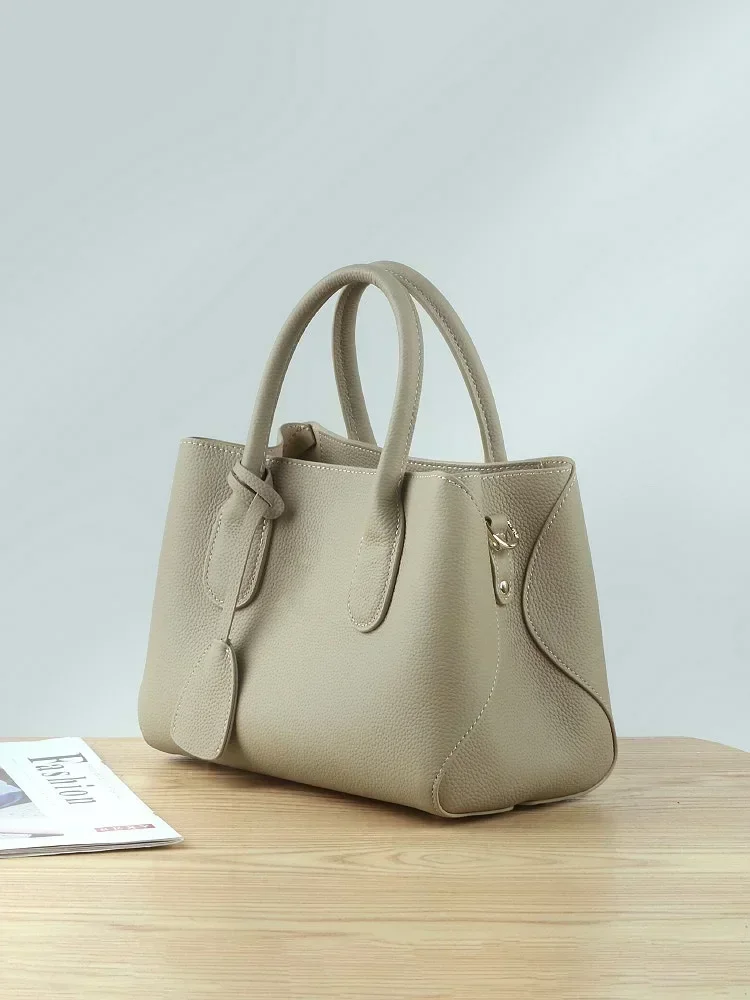 BAG433B1-B3 роскошные дизайнерские сумки для женщин, новинка 2023, модные женские сумки, модная брендовая сумка через плечо
BAG433B1-B3 роскошные дизайнерские сумки для женщин, новинка 2023, модные женские сумки, модная брендовая сумка через плечо
